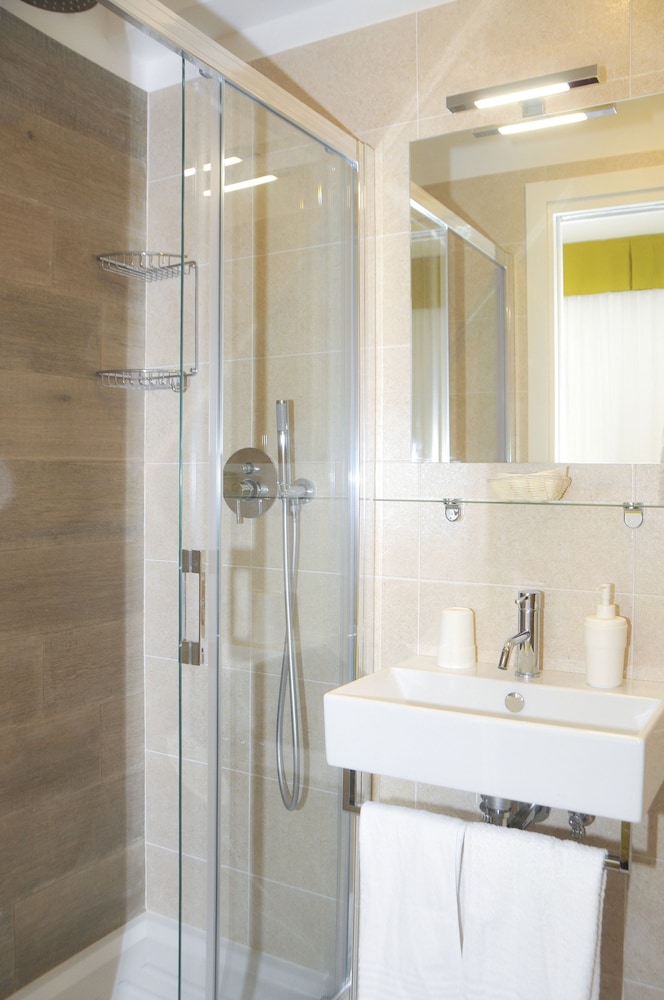 Classic Double Room - Photo 11