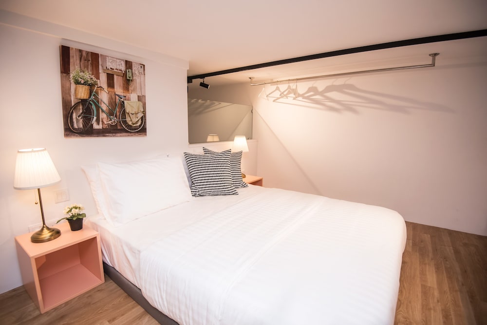 Exclusive Suite, 1 King Bed (Chambre Rouge) photo 3
