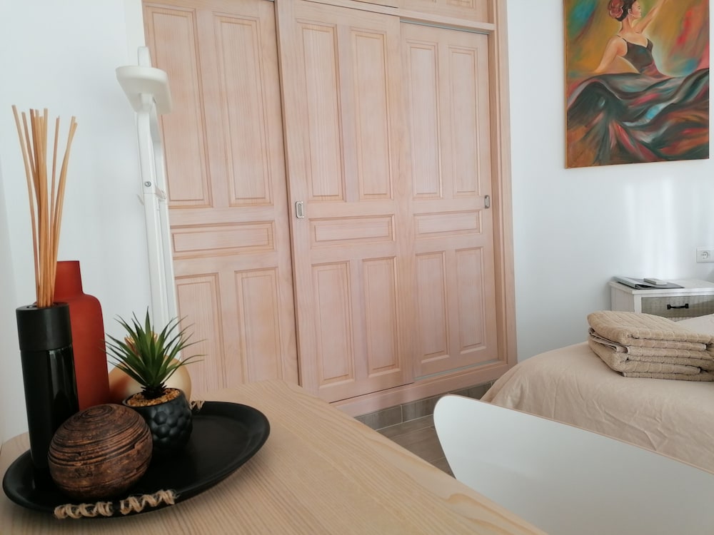 Deluxe Double Room, 1 Queen Bed, Non Smoking, Sea View photo 2