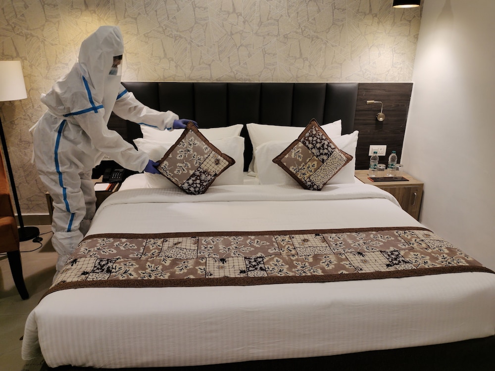 Suite - Photo 10