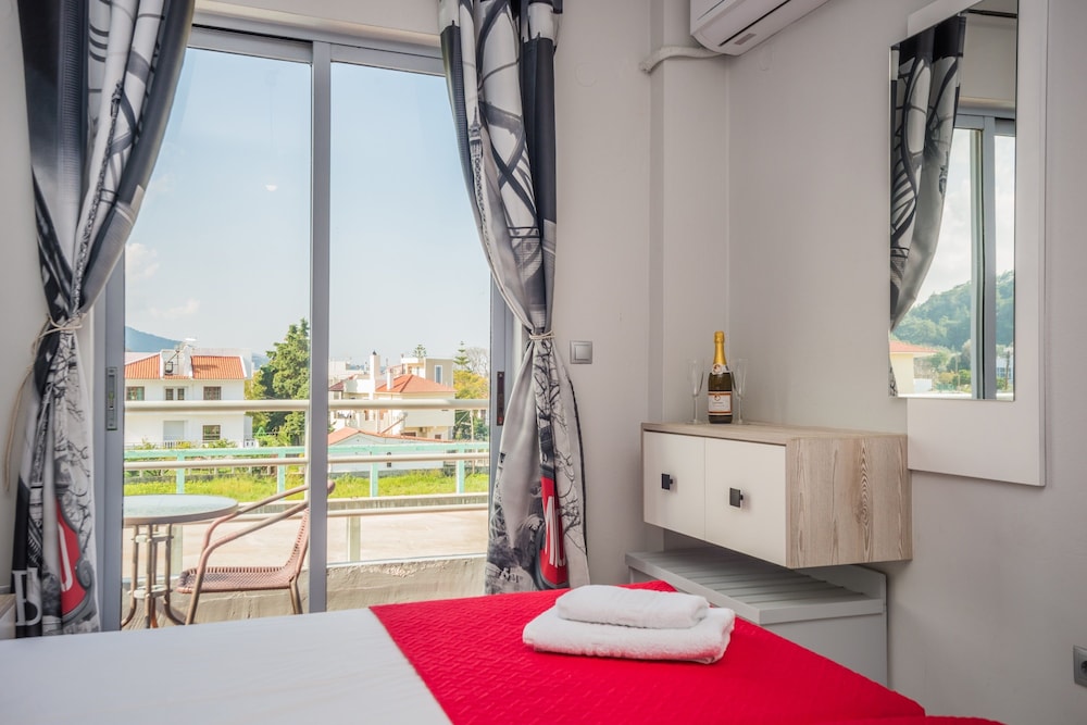 Junior Suite, Pool View photo 3