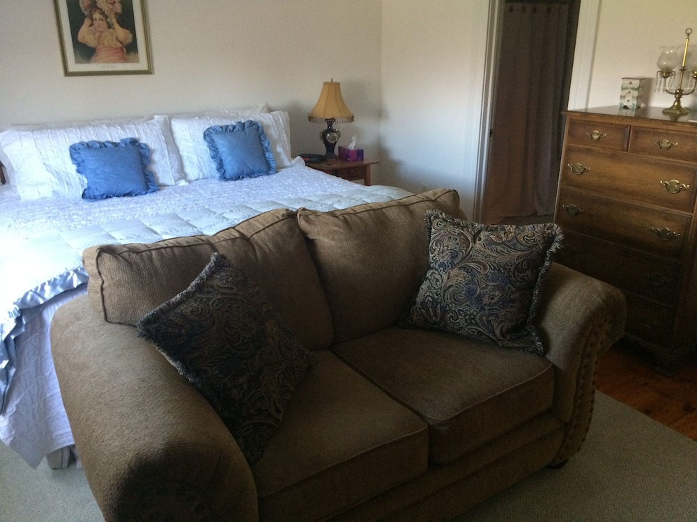 Comfort Suite, 1 King Bed photo 3
