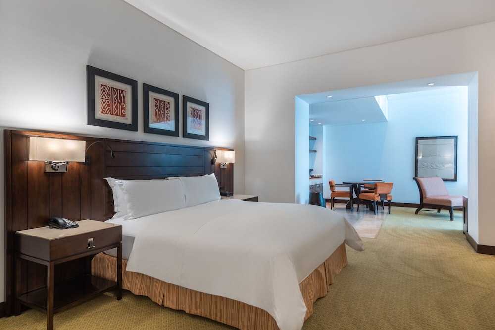 Executive Studio Suite, 1 King Bed - Photo 2