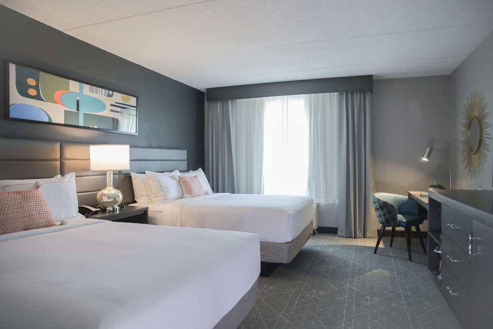 Room, 2 Queen Beds, Accessible (Mobility, Roll-In Shower) - Photo 3