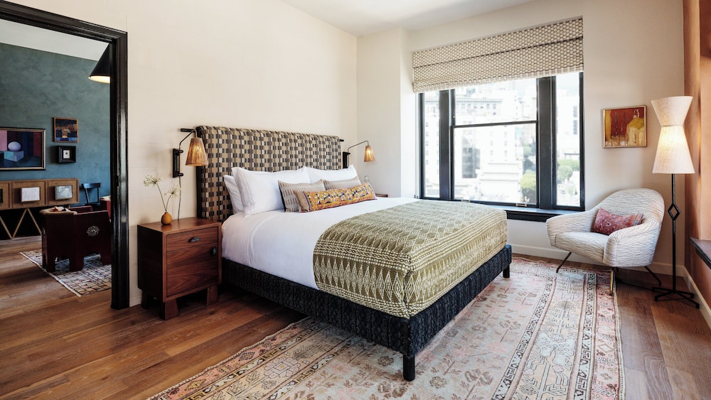 Premier Suite, 3 Bedrooms, Corner thumbnail 5