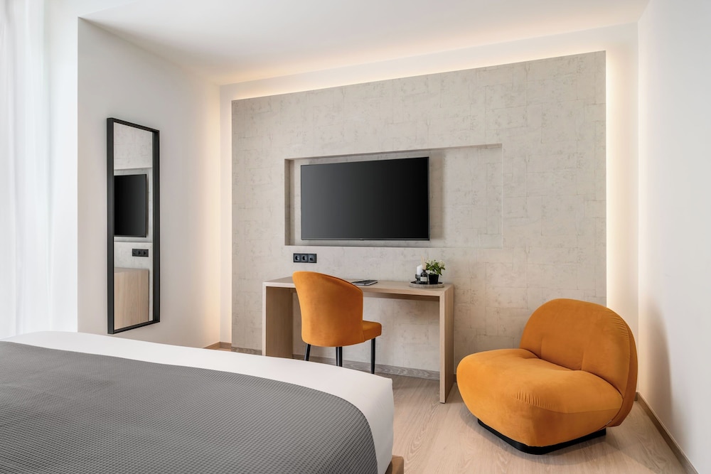 Deluxe Double Room, 1 King Bed, Balcony