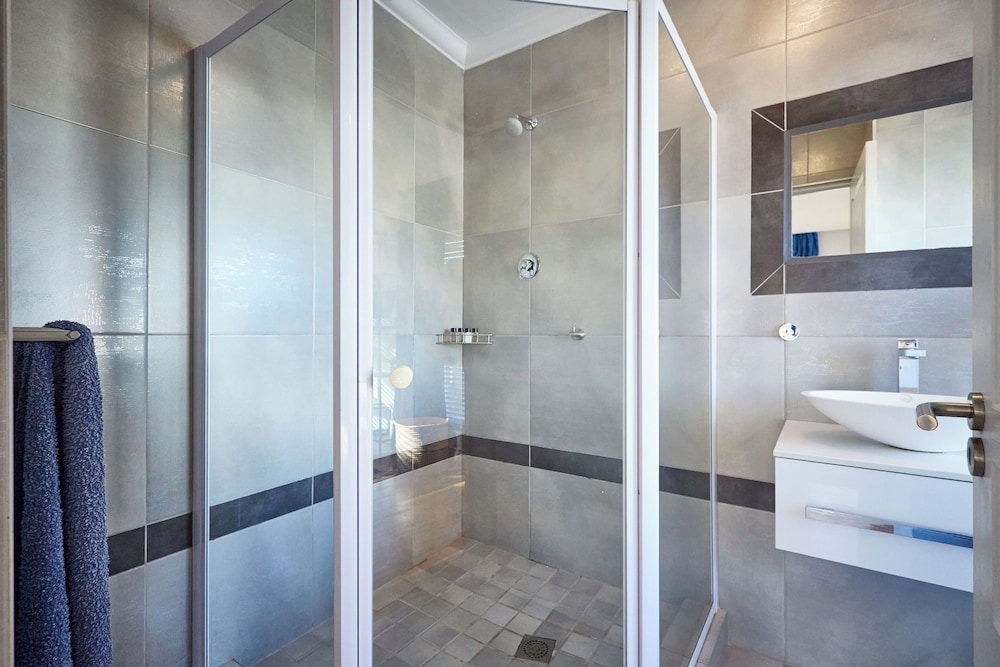 Double or Twin Room - Photo 4