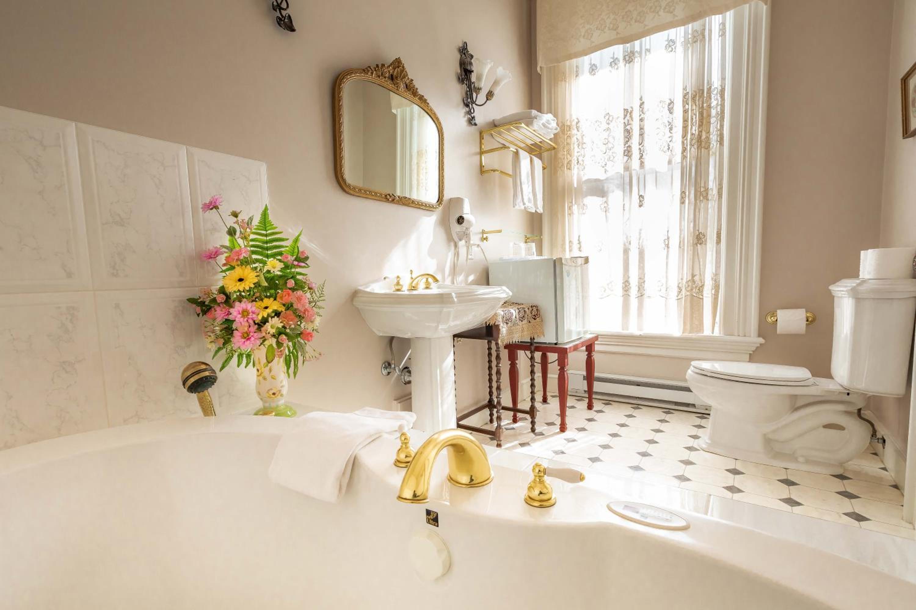 Deluxe King Room photo 2