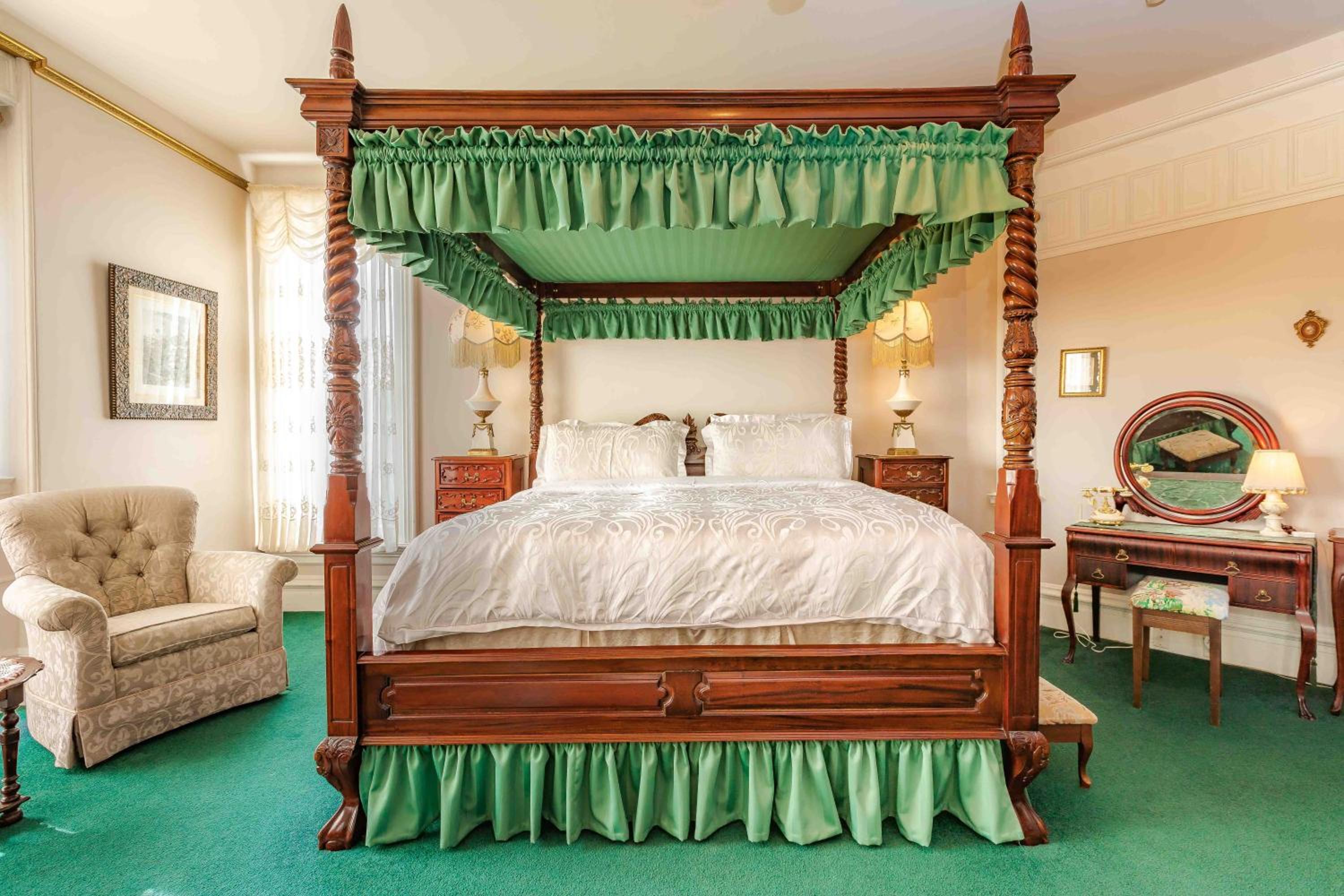 Deluxe King Room photo 1