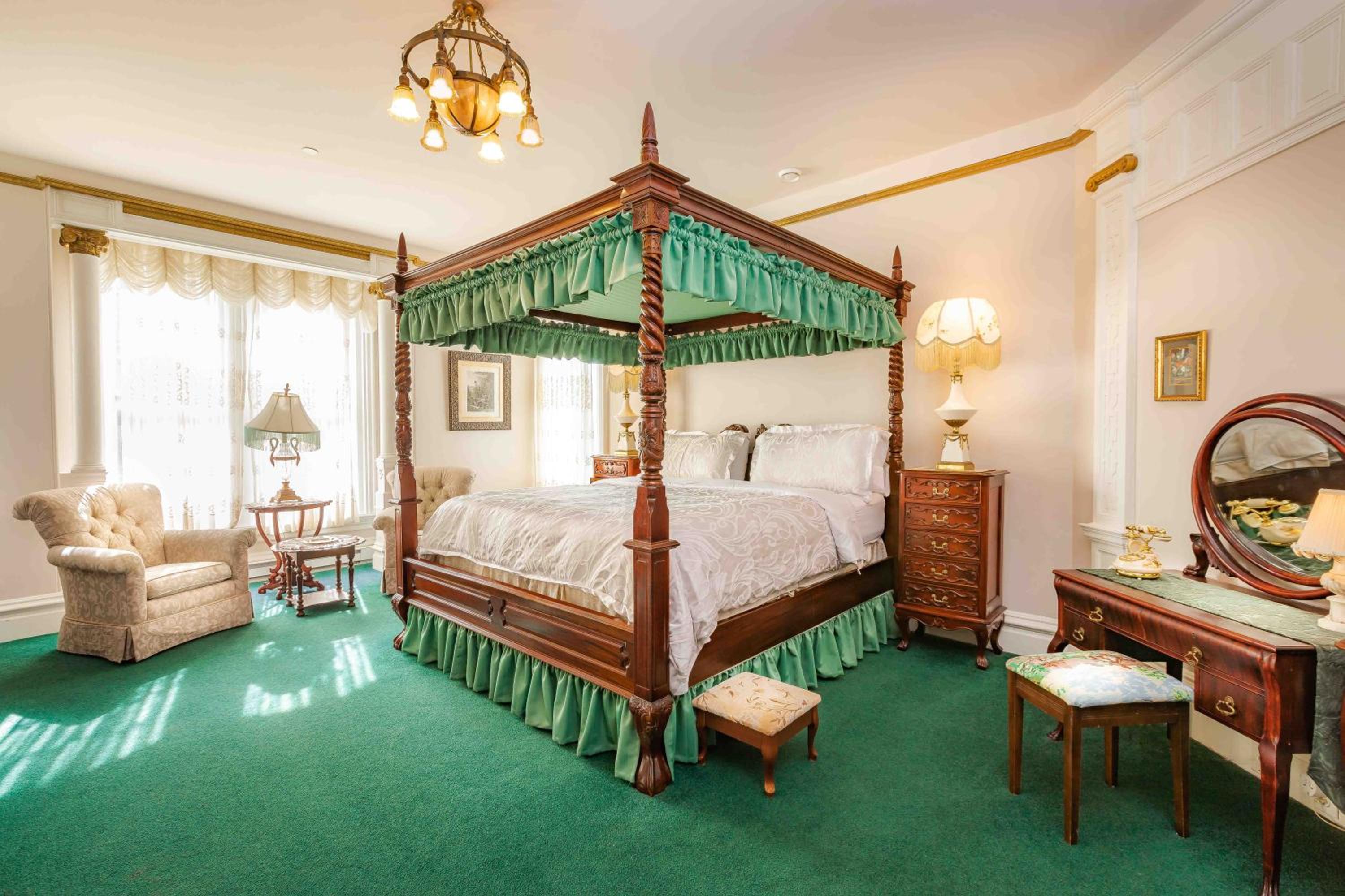 Deluxe King Room photo 3