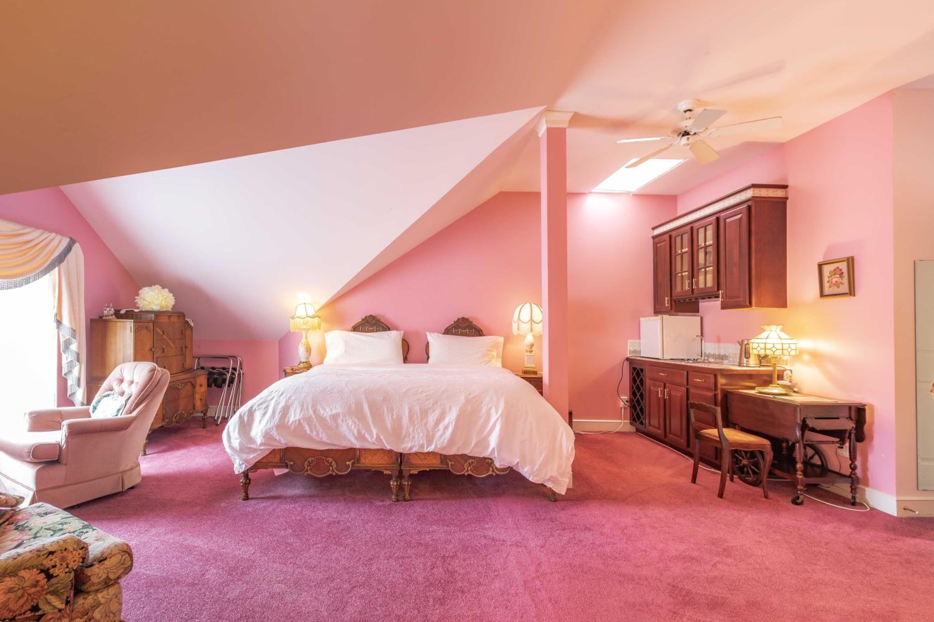 Deluxe King Room photo 1