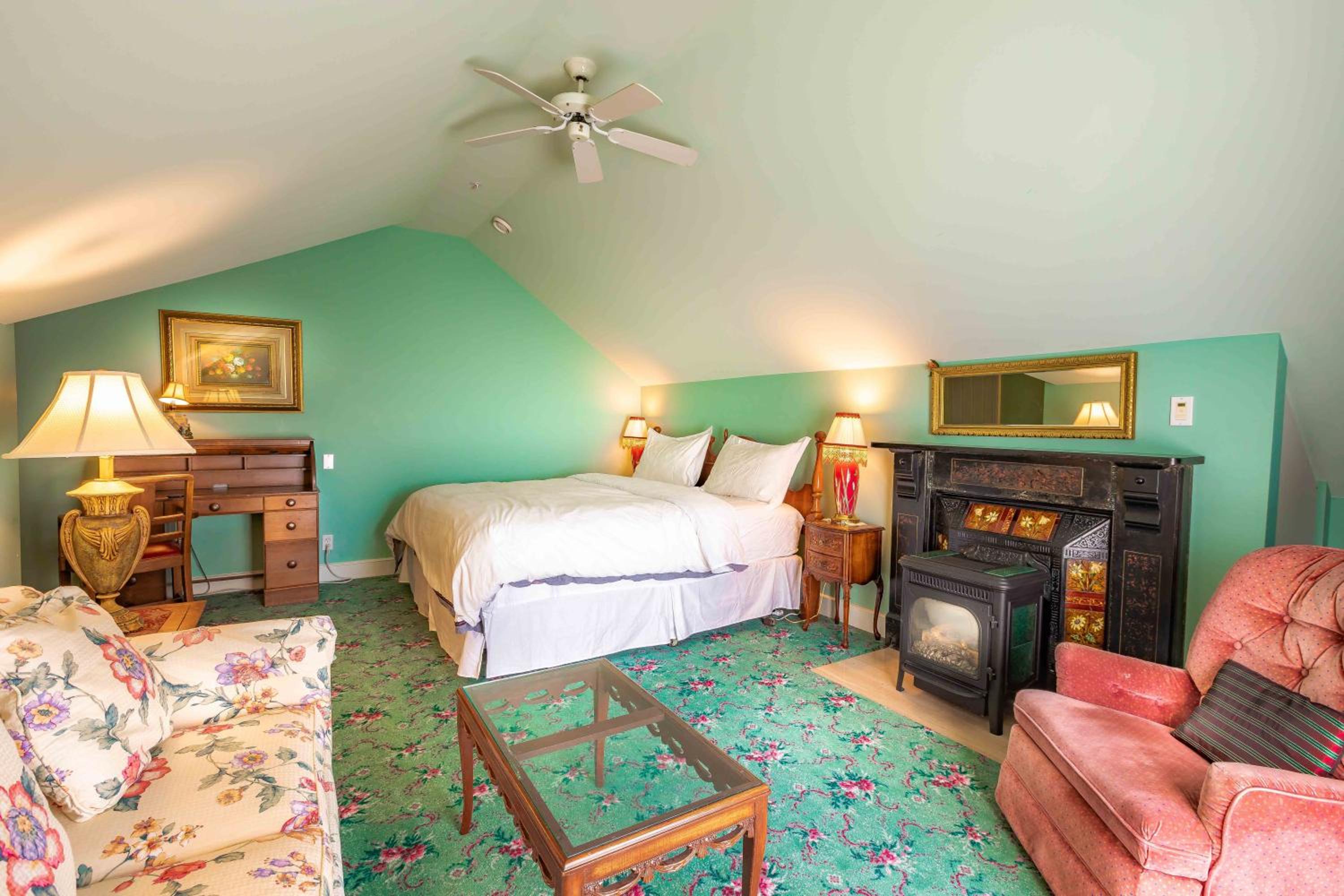 Deluxe King Room photo 2