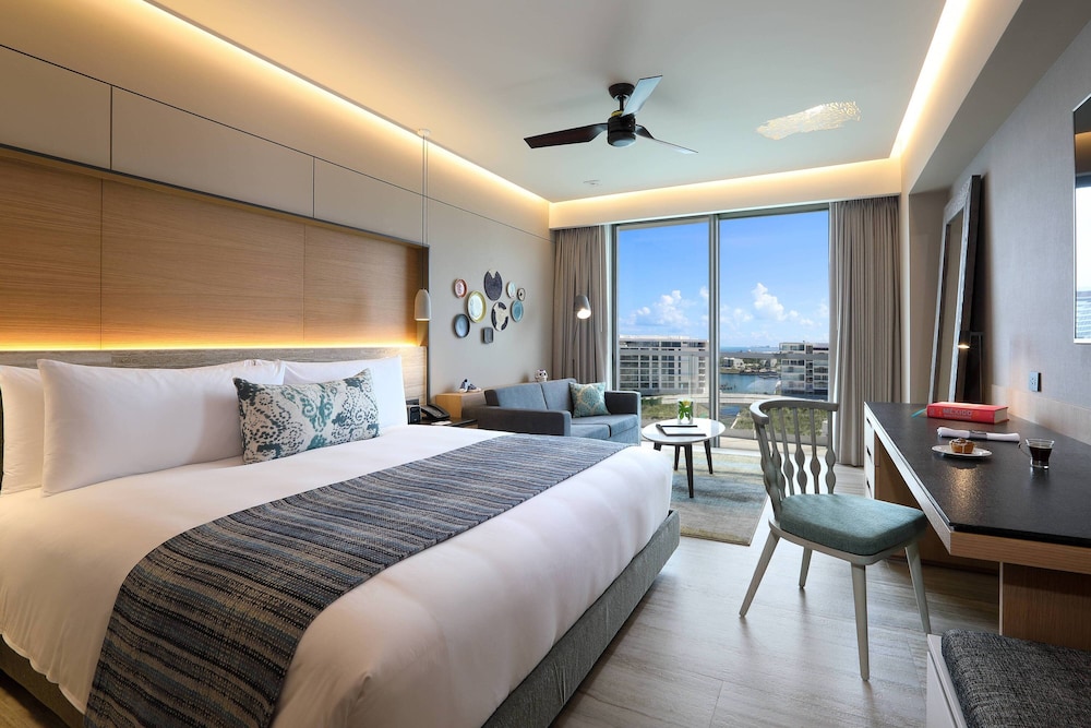 Deluxe Room, 1 King Bed with Sofa bed, Balcony - Photo 1
