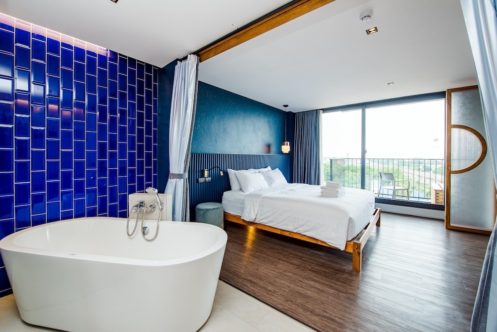 One-Bedroom Suite - Photo 24
