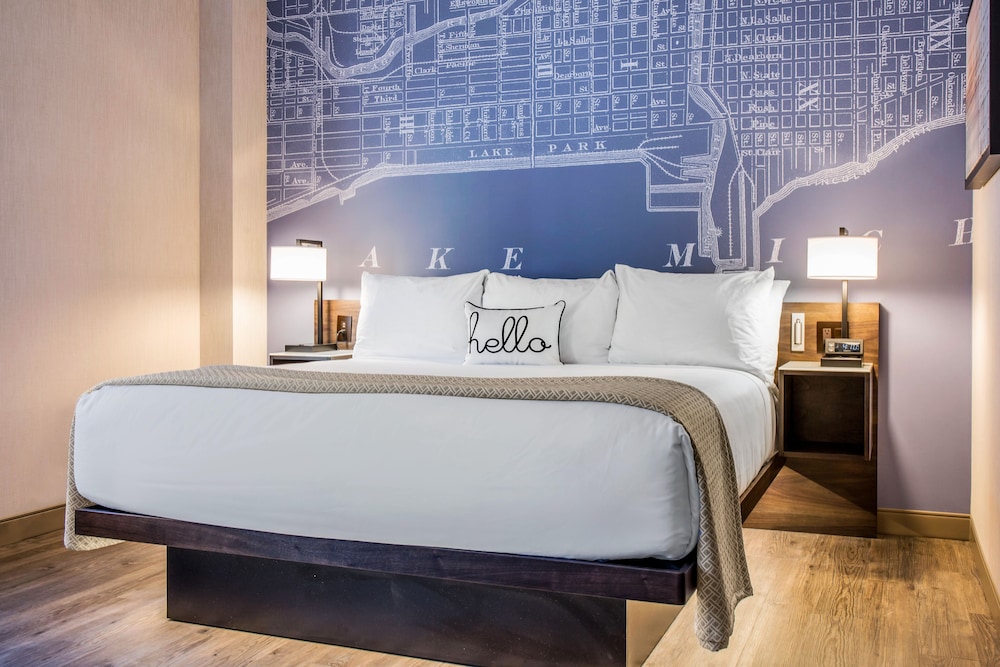 Standard Room, 1 King Bed, Non Smoking (Larger Room)