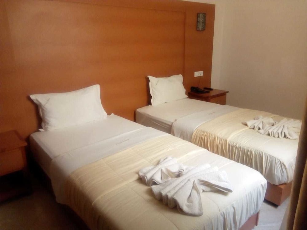 Basic Twin Room photo 2