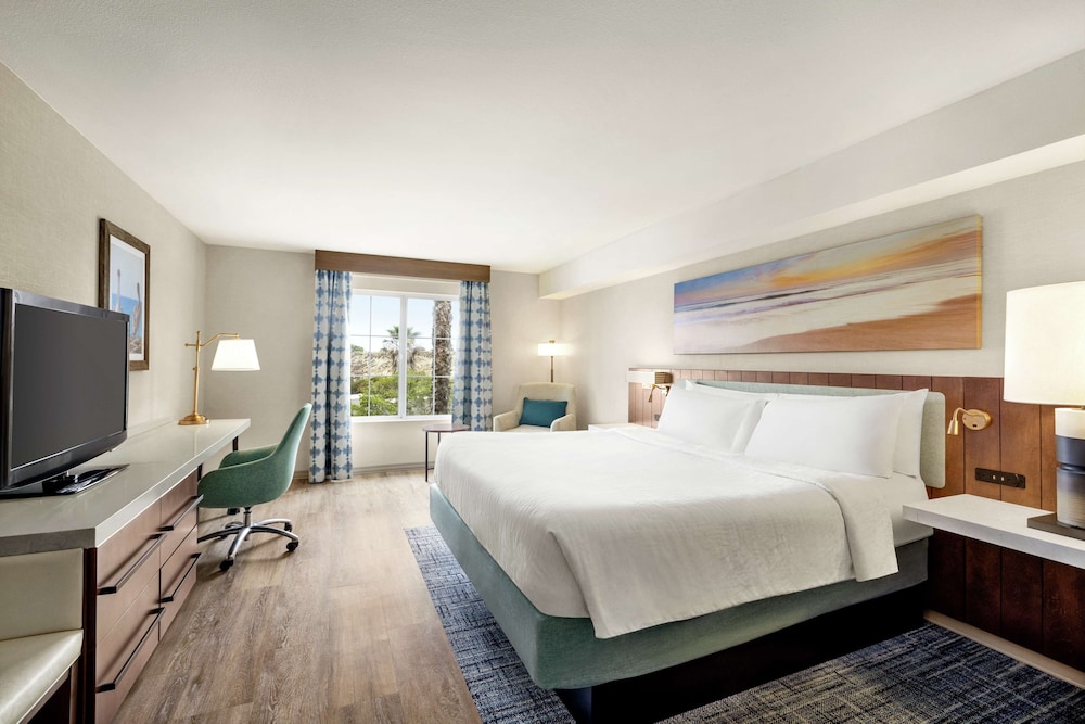 Room, 1 King Bed, Accessible (Mobility & Hearing, Roll-In Shower) - Photo 1