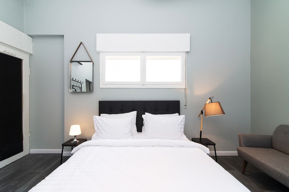 Comfort Apartment, 1 Queen Bed, City View