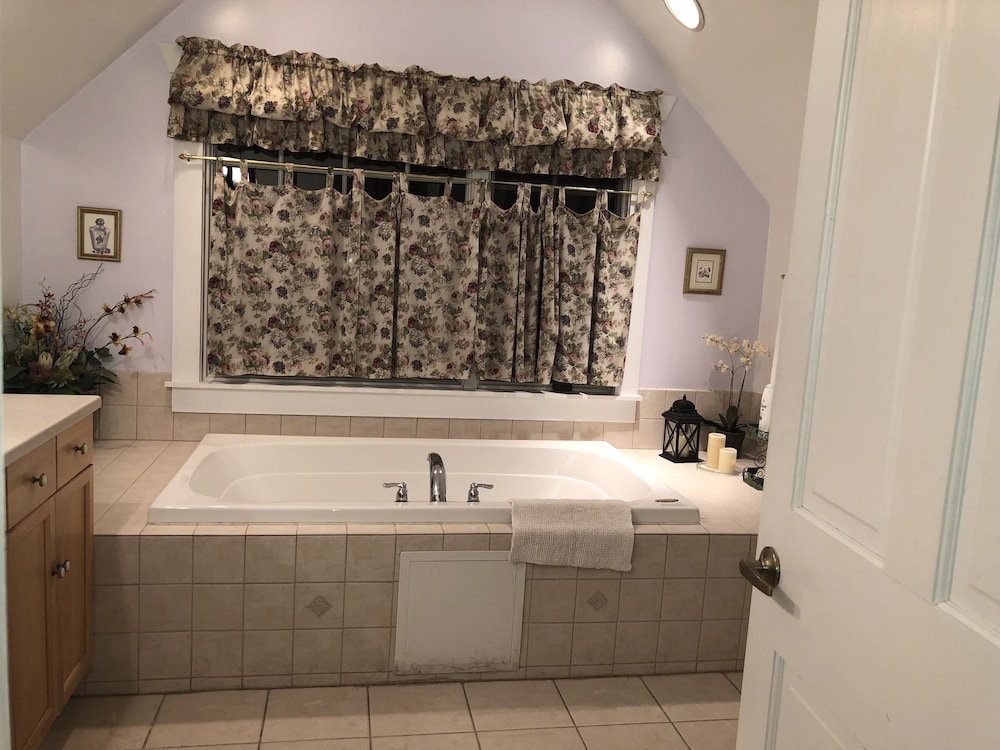 Luxury Quadruple Room, Ensuite (Violet Suite #10) - Photo 5