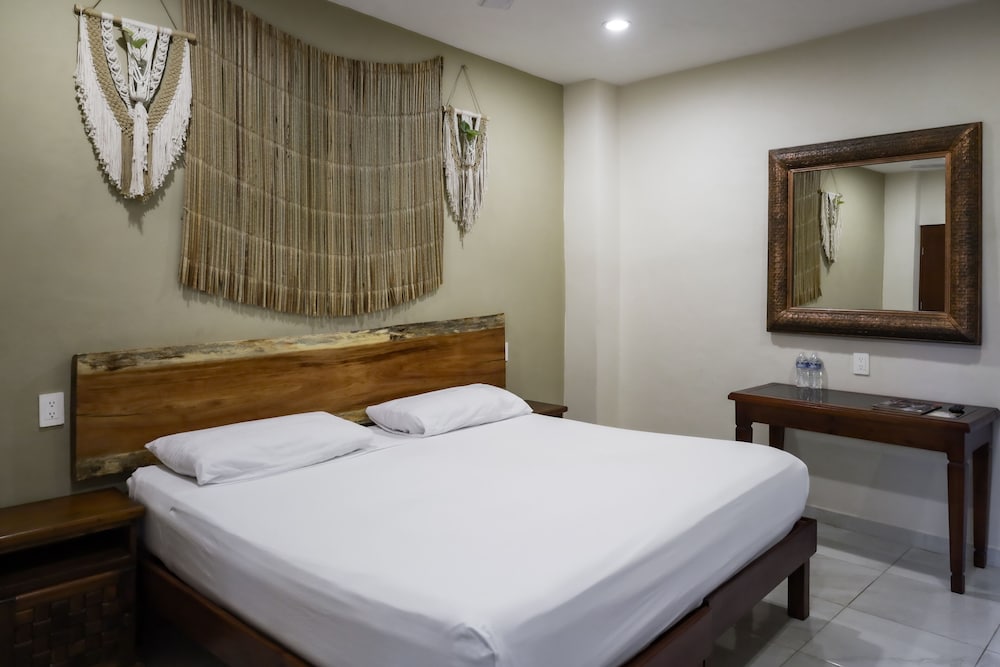 Deluxe Room, 1 King Bed photo 1
