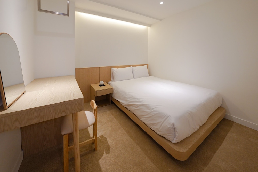 Annex Standard Triple Suite - Photo 6