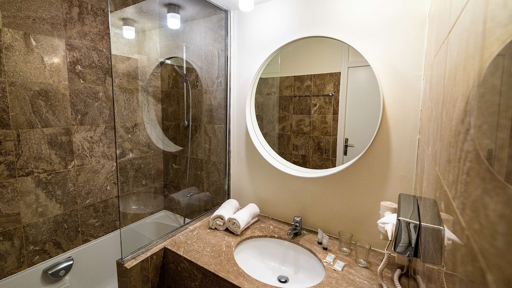 Superior Room, 1 Queen Bed, Non Smoking, Lake View - Photo 12