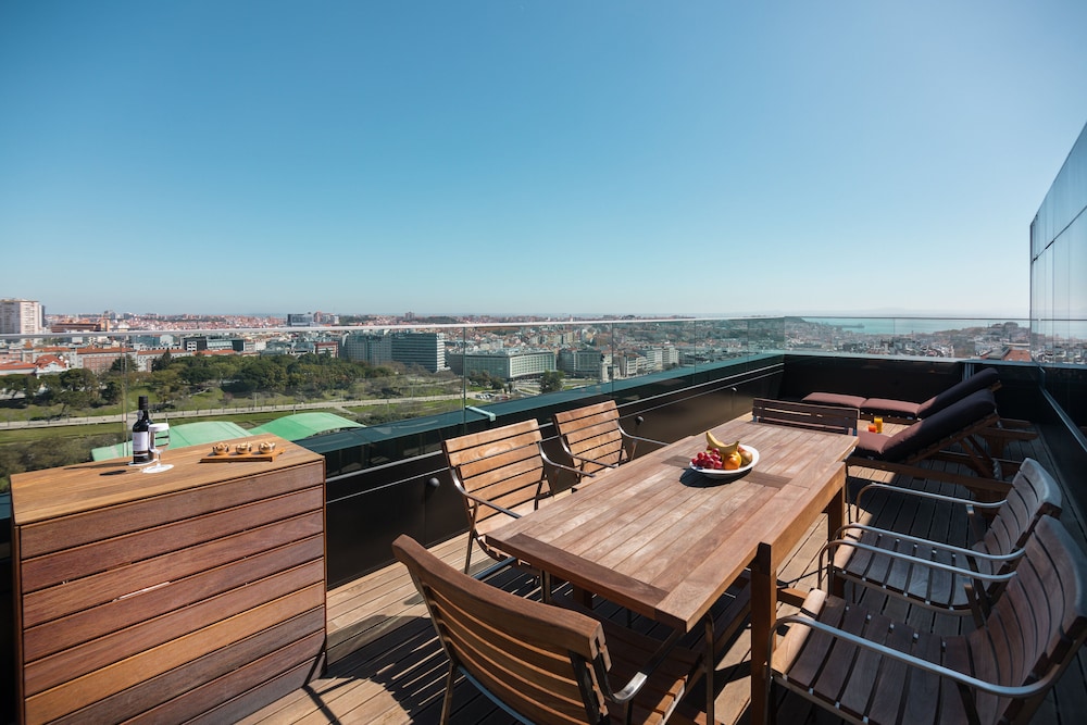 Suite, Multiple Beds (Panoramic)