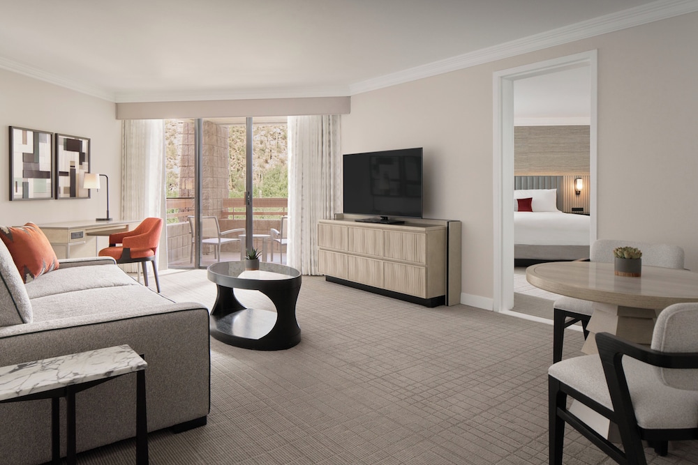 Suite, 1 King Bed, Hearing Accessible (Saguaro) - Photo 5