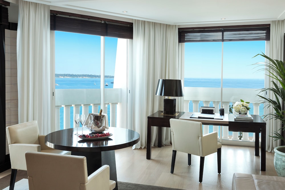 Suite (Majestic) photo 2