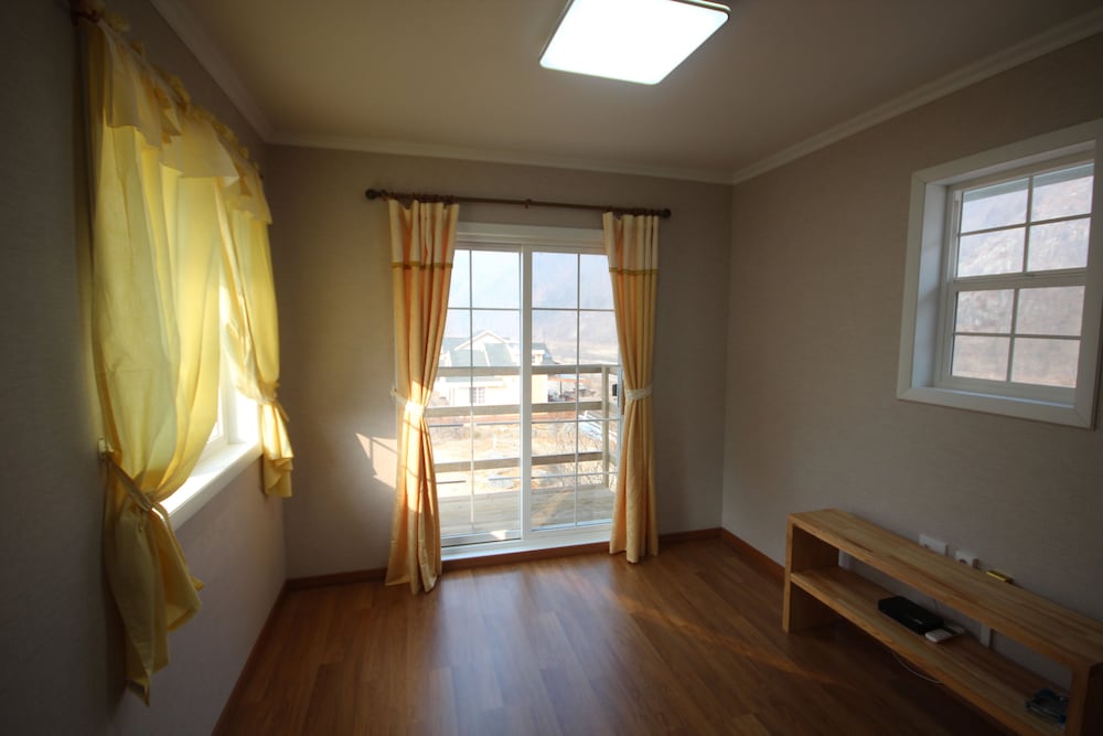 Basic House, 2 Bedrooms photo 3