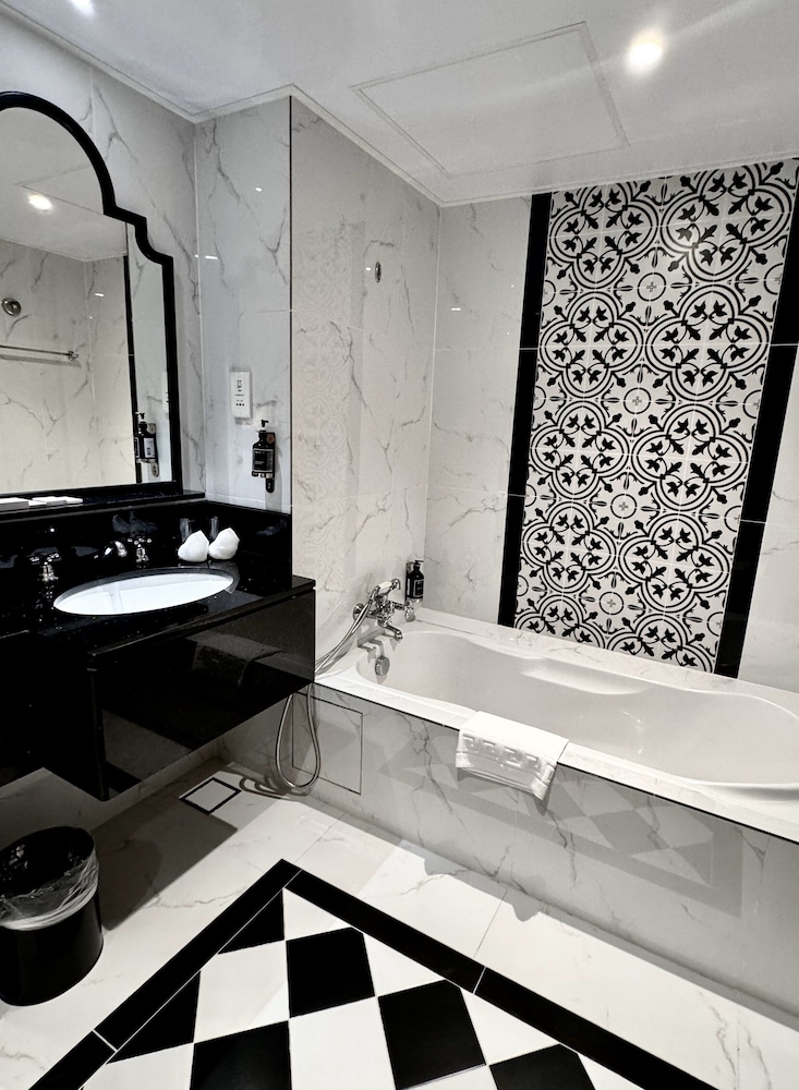 Prestige Suite Room - Photo 5