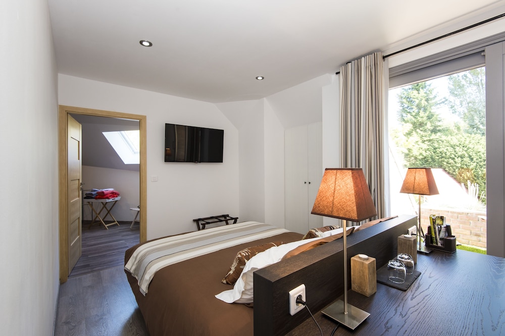 Superior Double Room, Poolside photo 1