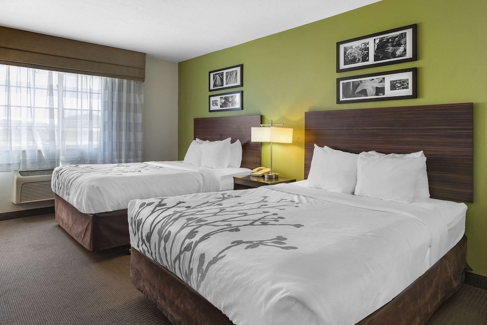 Standard Room, 2 Queen Beds, Non Smoking - Photo 3