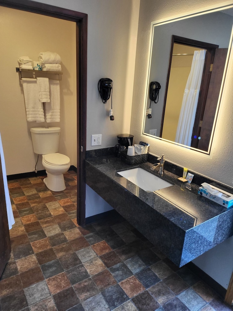 Superior Double Room, Accessible, Ensuite (DOWNSTAIRS-PETS OK) photo 2