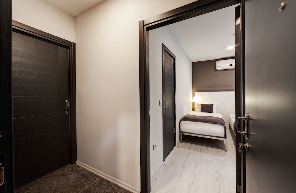 Economy Double or Twin Room photo 3