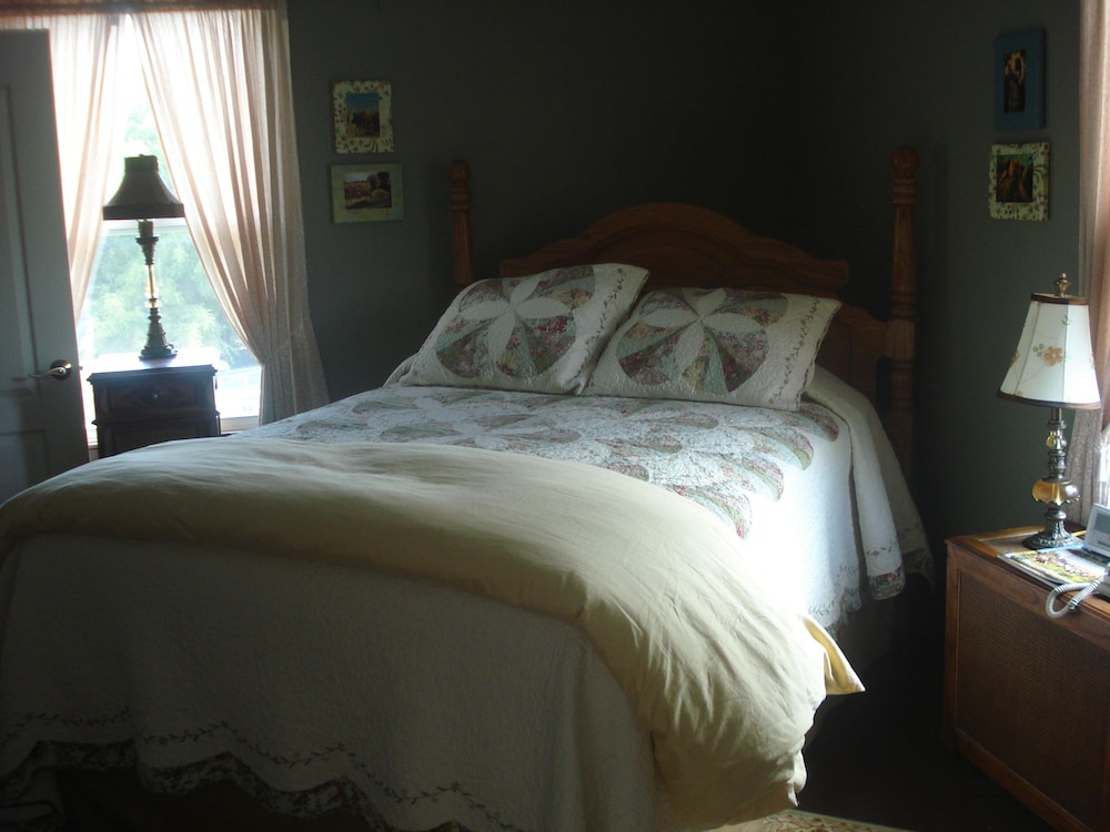Classic Room, 1 Queen Bed, Courtyard View photo 1