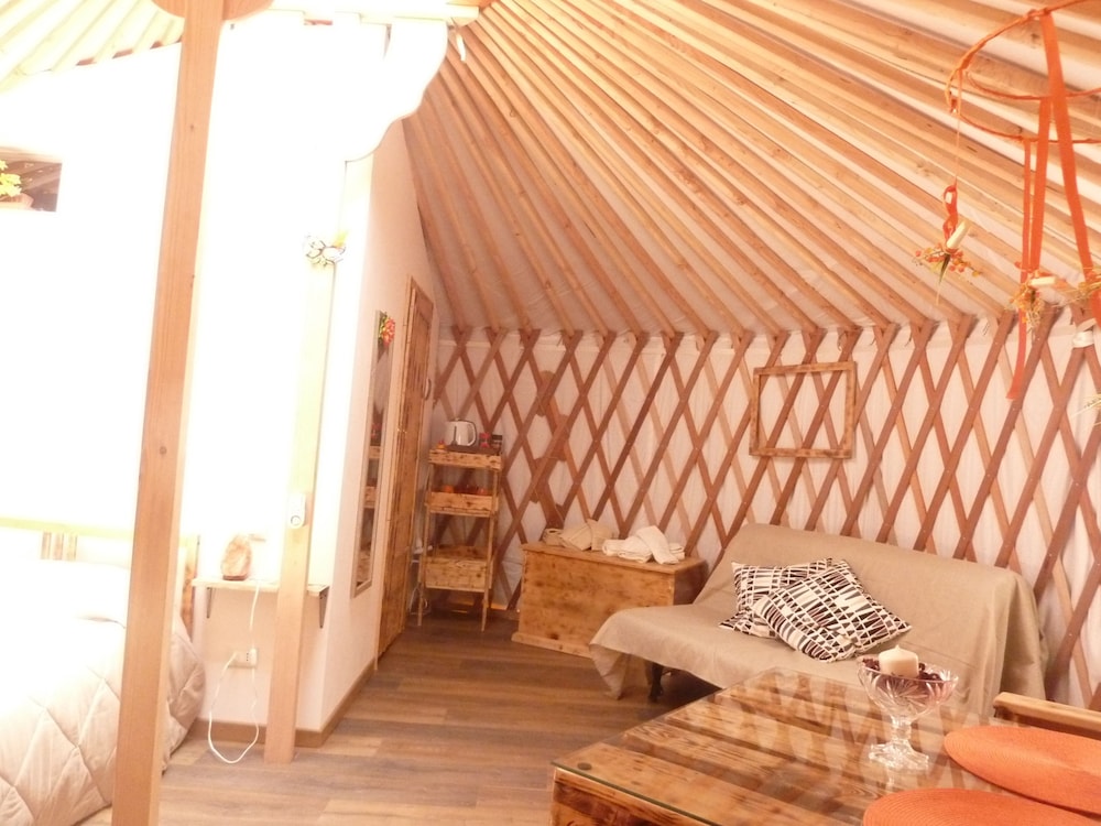 Exclusive Studio Suite, 1 Bedroom, Private Bathroom, Hill View photo 2