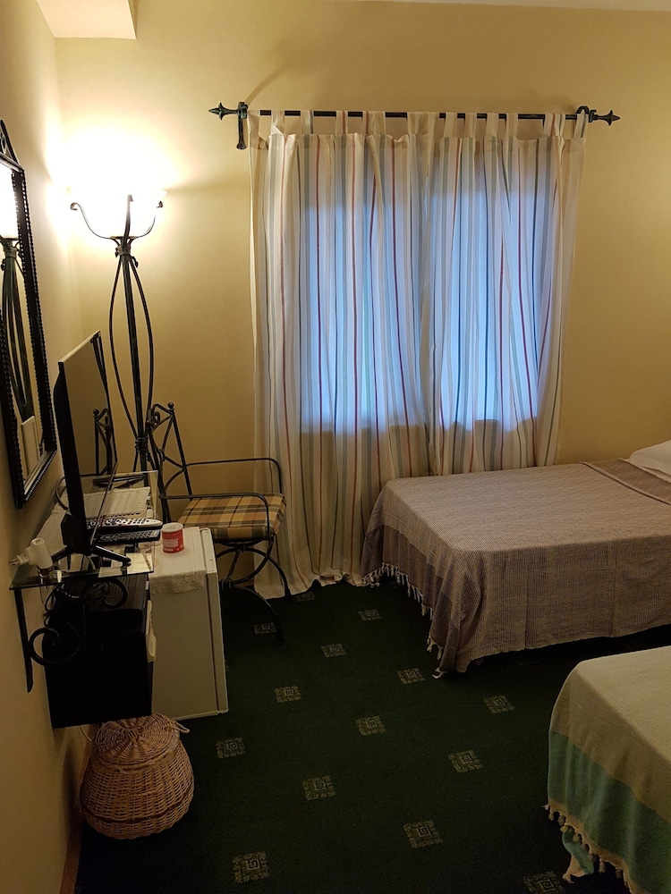Standard Double or Twin Room photo 2