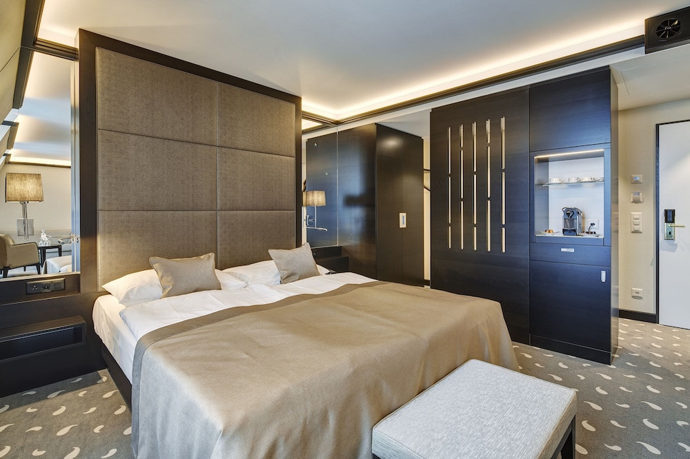 Deluxe Design Room