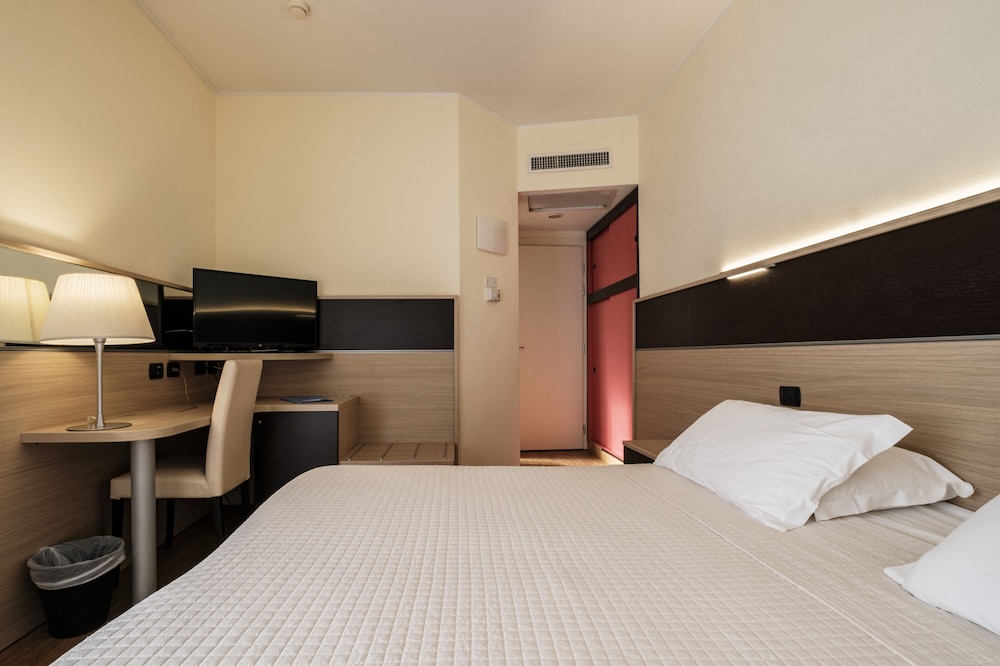 Double Room - Photo 6