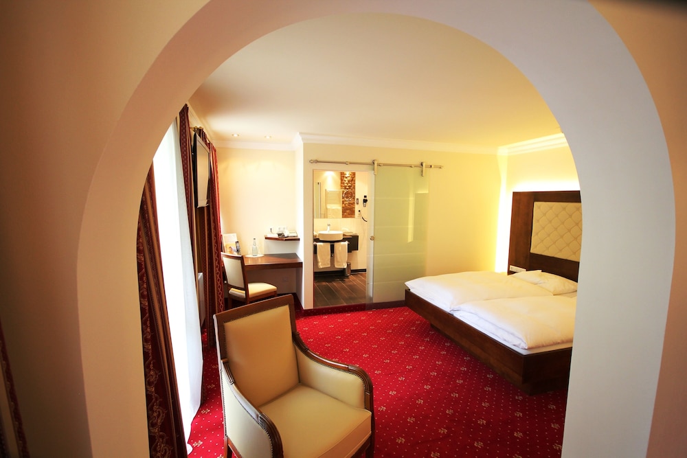 Junior Suite (Main Building) - Photo 1