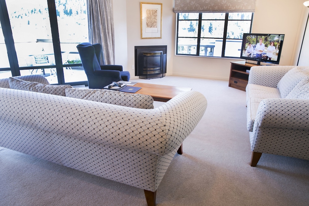 Penthouse - Cecil Peak photo 2