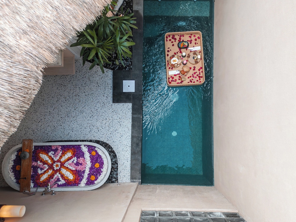 Cottage with Pool - Photo 1