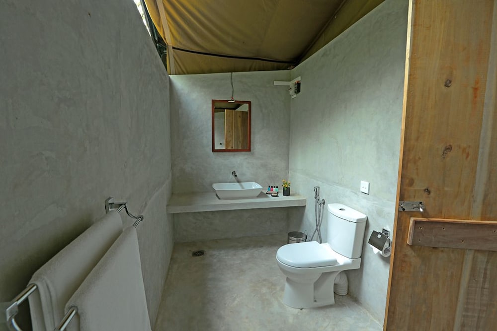 Tent, 2 Twin Beds, Ensuite, Garden View photo 2