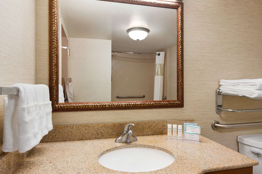 Traditional Room, 2 Queen Beds, Accessible - Photo 6