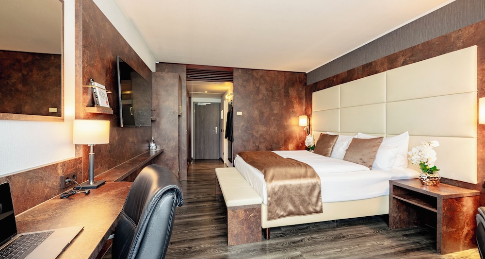 Double Room thumbnail 6