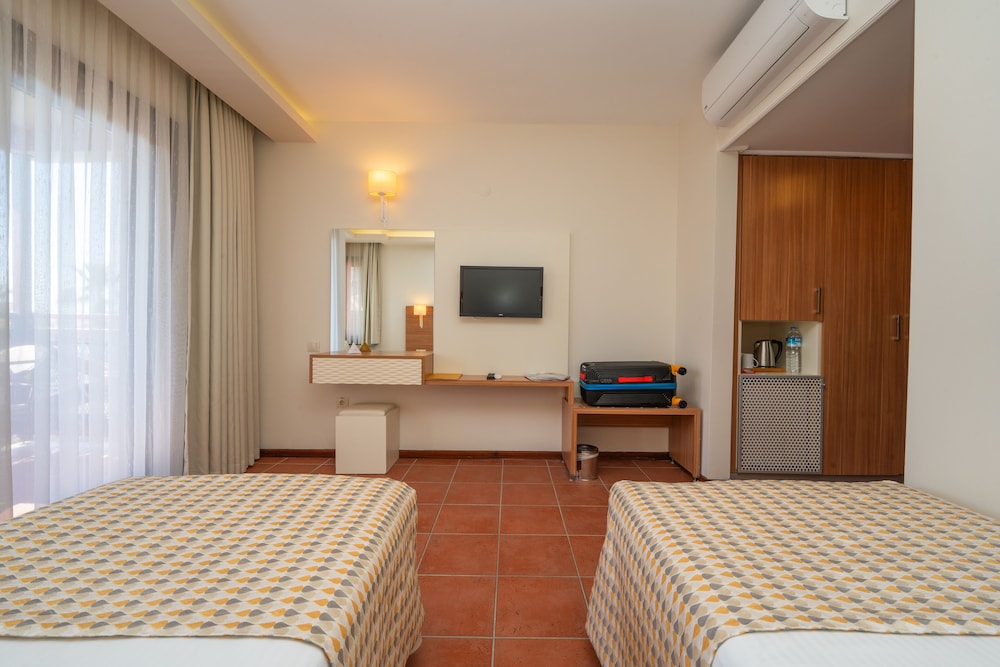 Standard Double Room - Photo 7