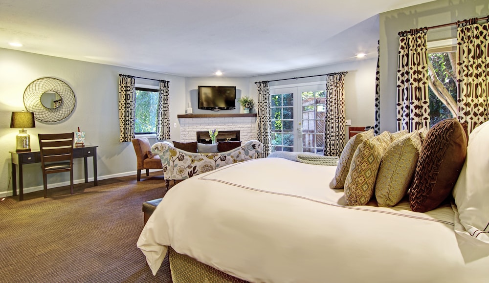 Standard Room, 1 Queen Bed (Artists Retreat) photo 1
