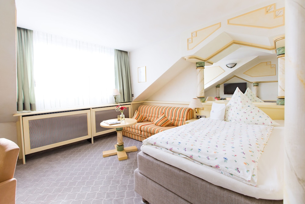 Deluxe Single Room, 1 Queen Bed