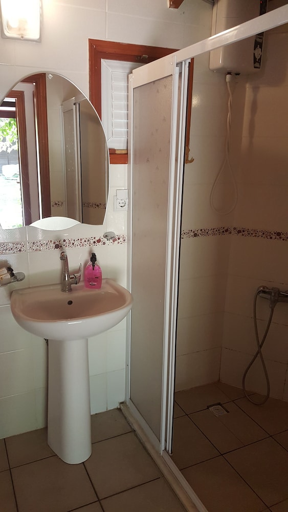 Standard Bungalow, 2 Bedrooms, Non Smoking, Private Bathroom photo 2
